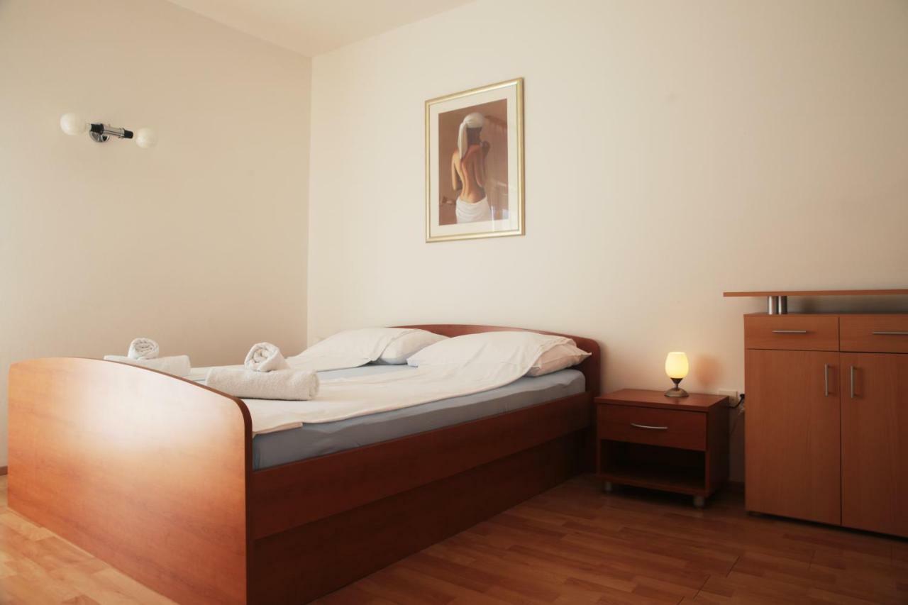 Apartment Rude ヴォディツェ エクステリア 写真